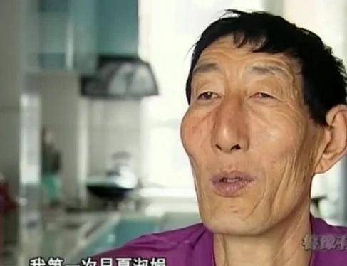 中国第一巨人鲍喜顺:不听医生劝告非要生子,现在儿子长到多高?
