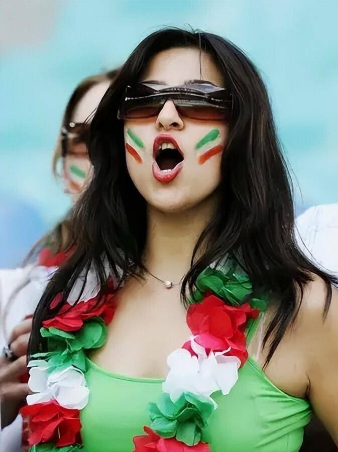 这批孩子真强！中国队4比0大胜巴林队，中国足球要触底反弹了