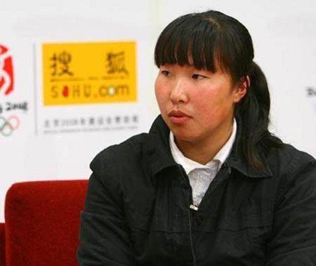 奥运冠军退役后摆地摊?艾冬梅获奖牌19枚,却被教练克扣20万