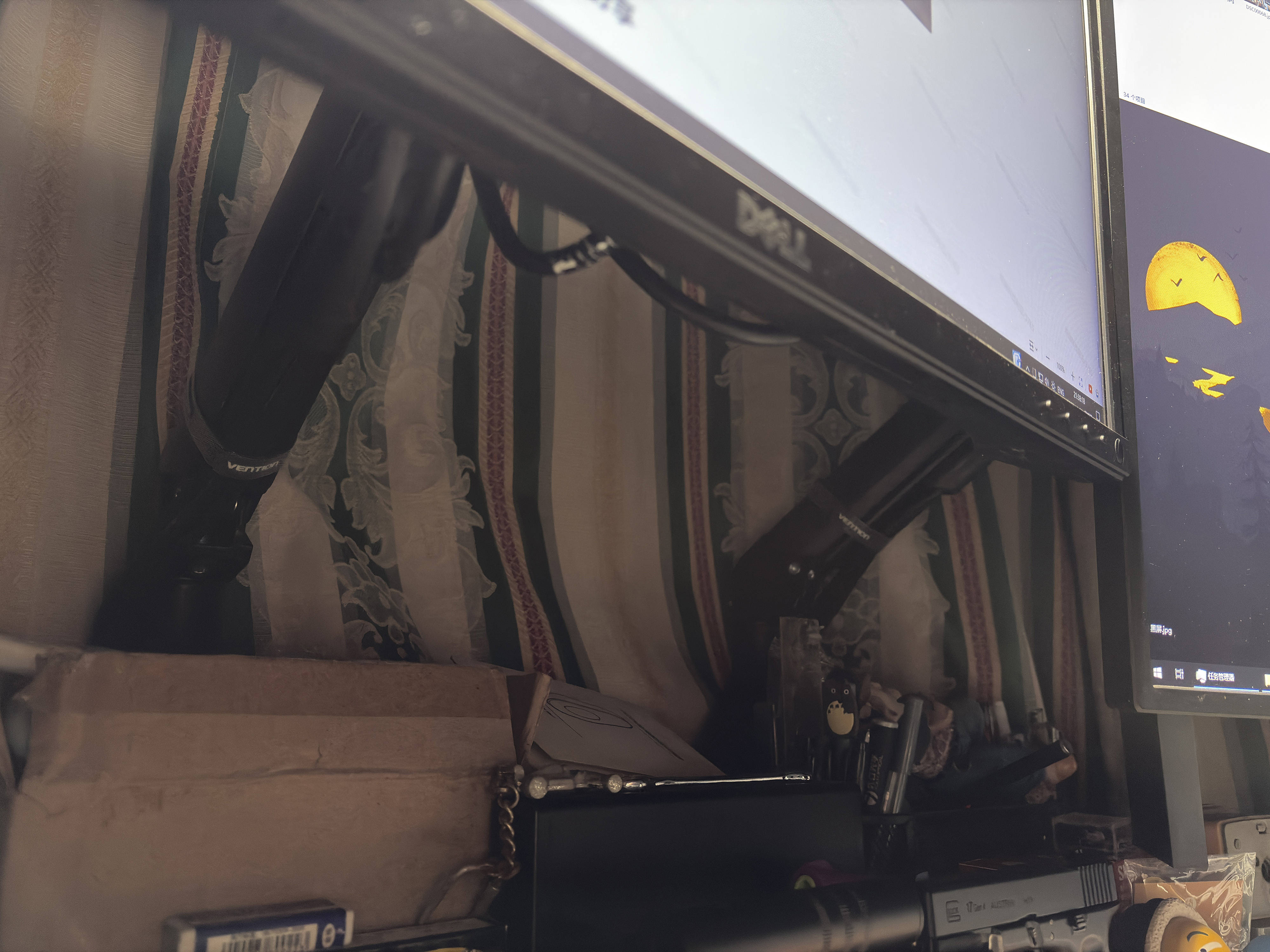 显示器标配底座太矮又太占桌面空间？北弧显示器支架了解一下