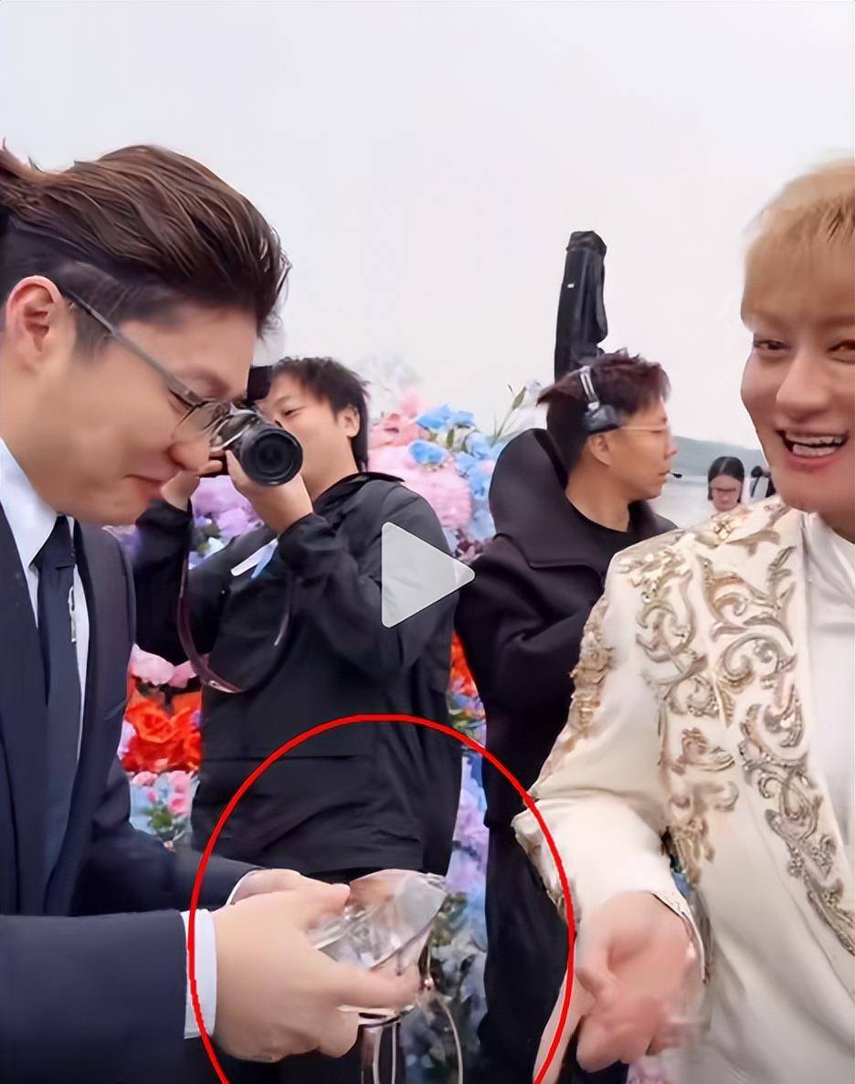 黄子韬大婚!徐艺洋戴500克拉婚戒,男方整活欢乐多,鹿晗没有来