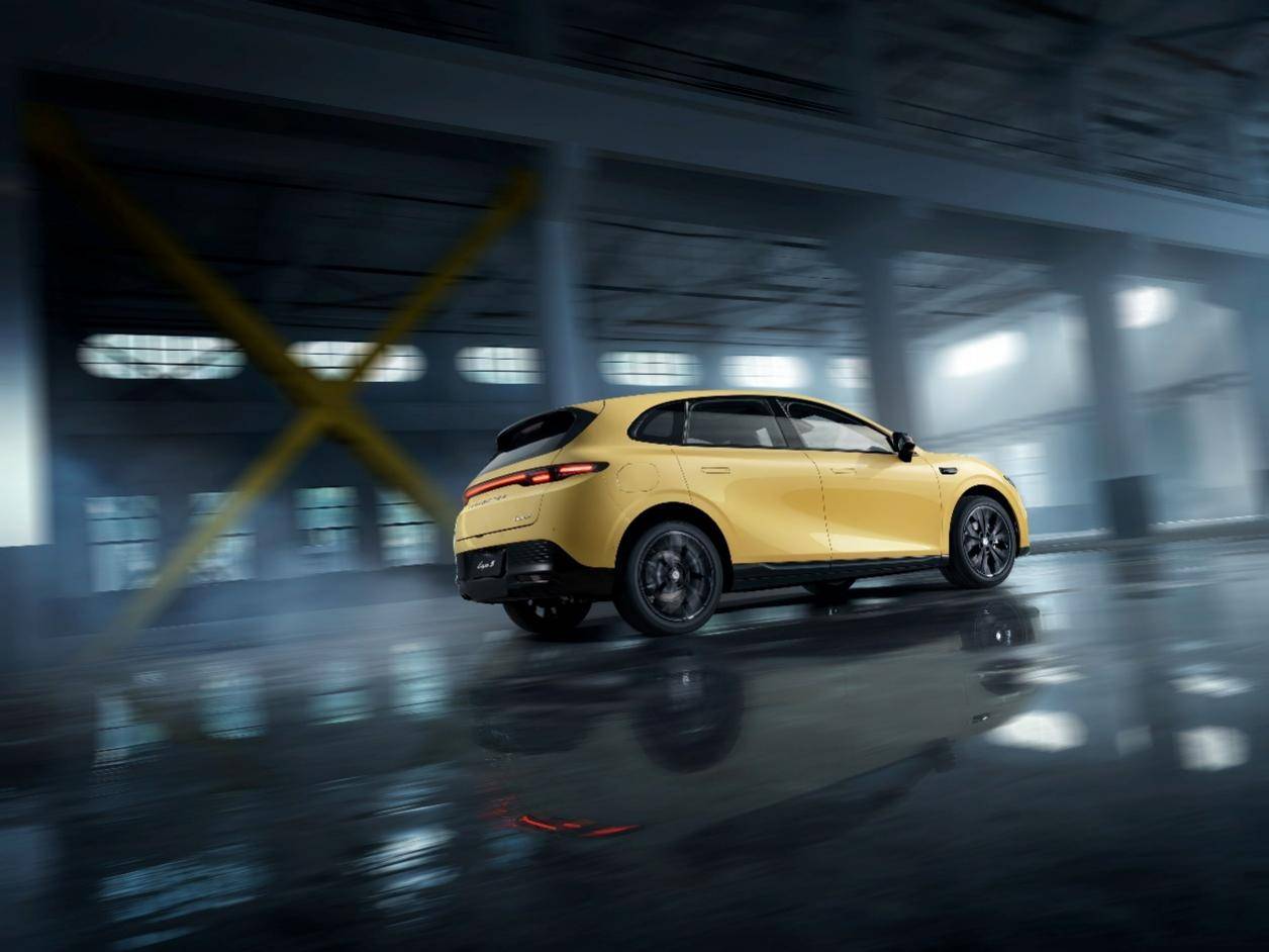 重塑10万级年轻出行价值标杆 零跑Lafa5上市限时惊喜价9.28万起-锋巢网