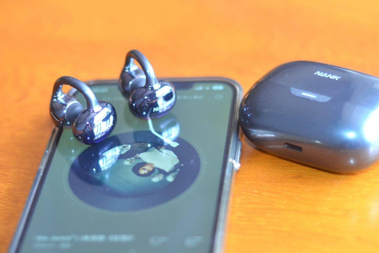 发烧音质佩戴舒适的南卡Clip Super2耳夹式耳机，还带多种AI功能