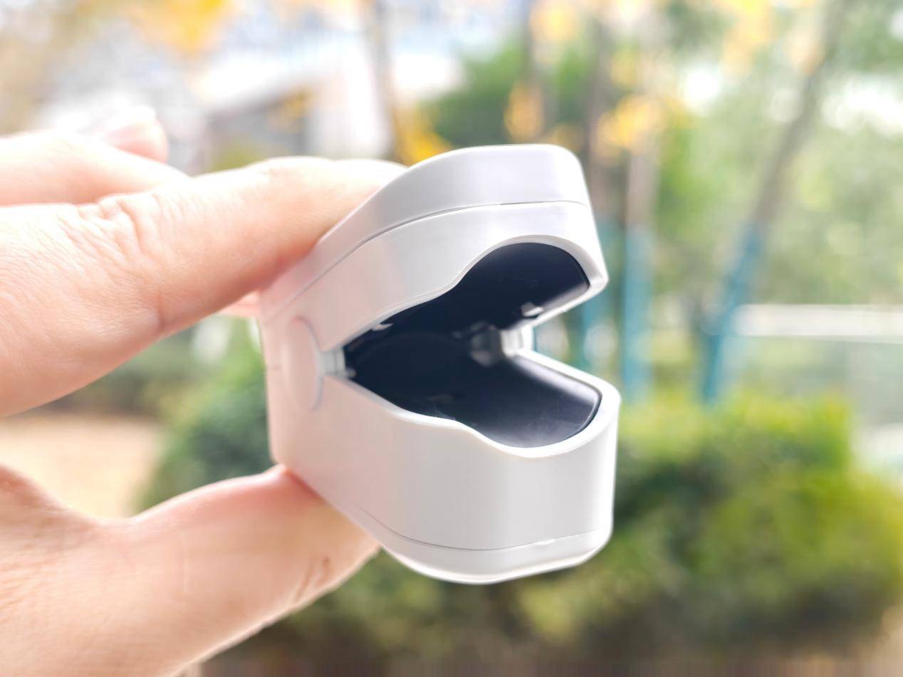 町石tinx指夹式脉搏血氧仪：家庭身体监测的可靠帮手