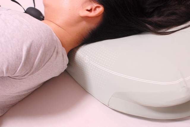 从「僵硬」中开机，添眠荷叶护颈枕，热敷又牵引，躺下就回血！