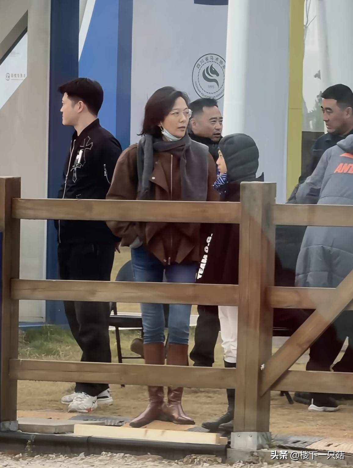 汪涵陪儿子比赛全程手插兜嚼槟榔和杨乐乐交替带娃儿子身高惊人