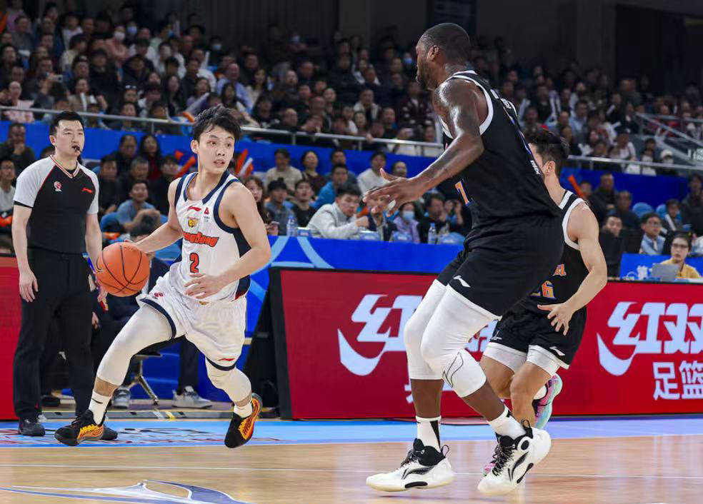 徐杰23分6助攻，奎因14分8助攻，广东男篮102