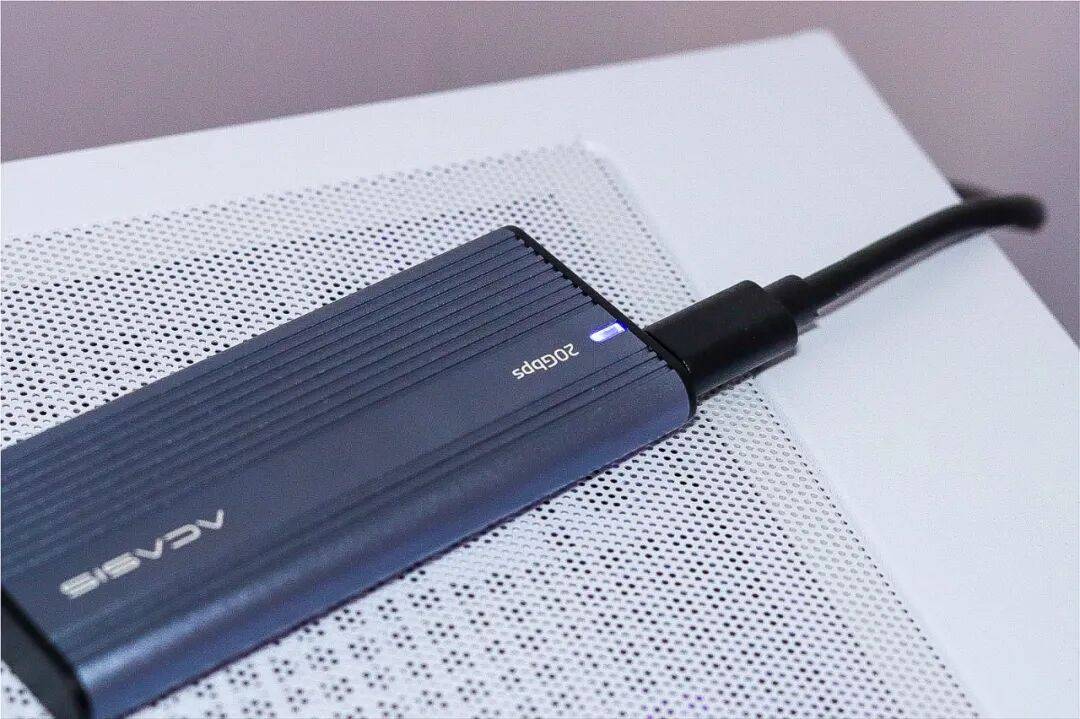 读写速度慢如蜗牛,原来是我选错了移动固态硬盘盒