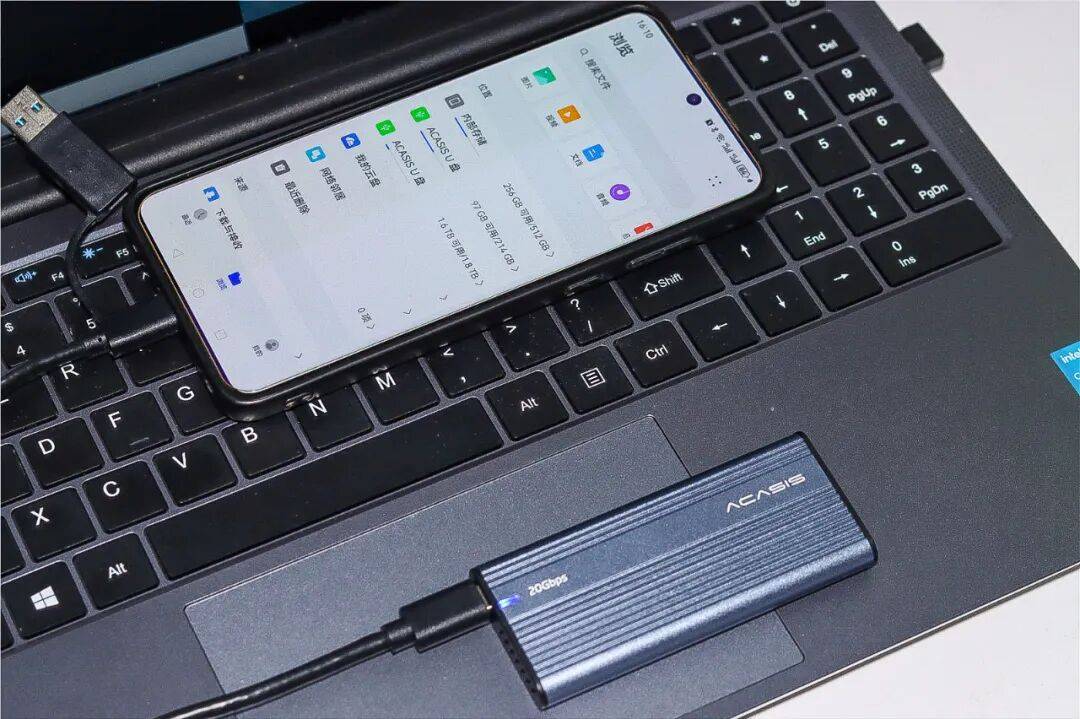 读写速度慢如蜗牛,原来是我选错了移动固态硬盘盒