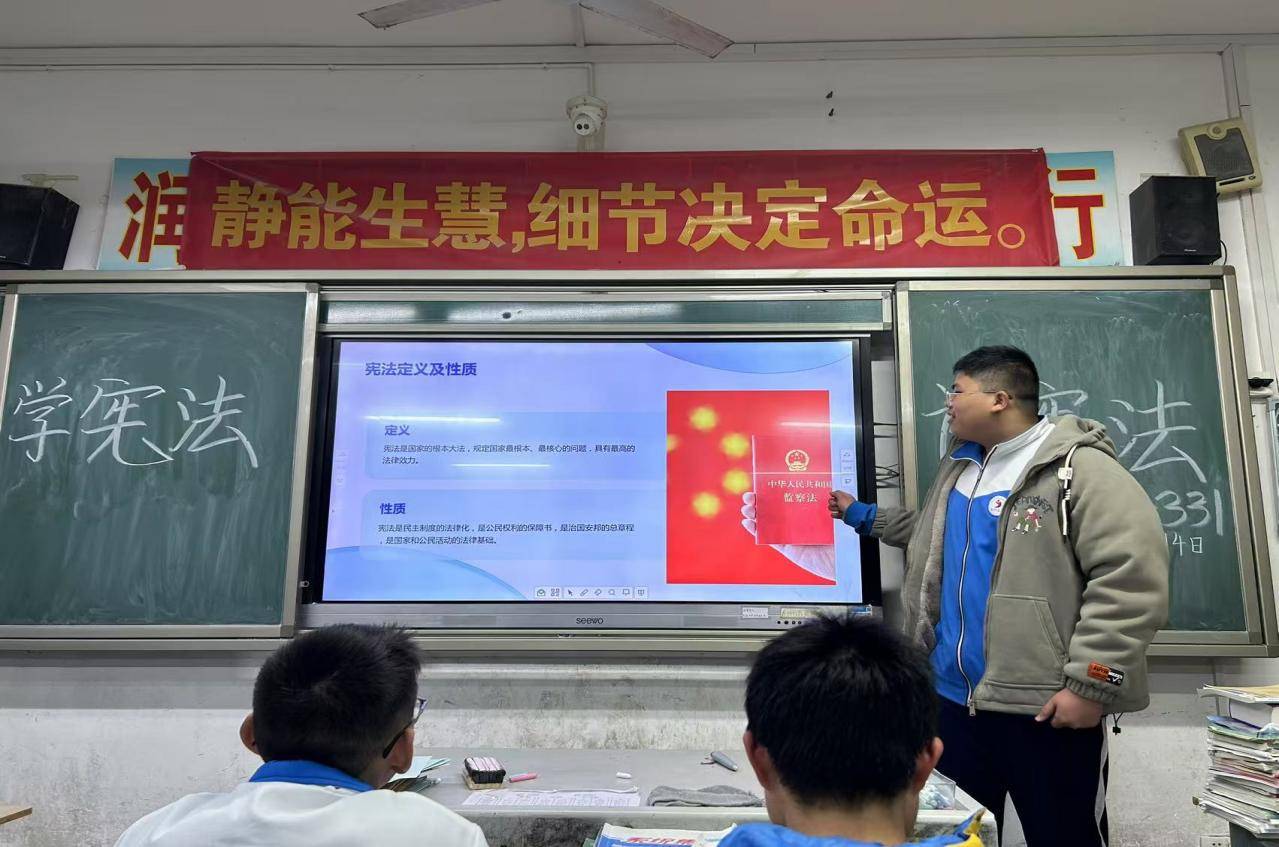 大力弘扬宪法精神,共育法治校园