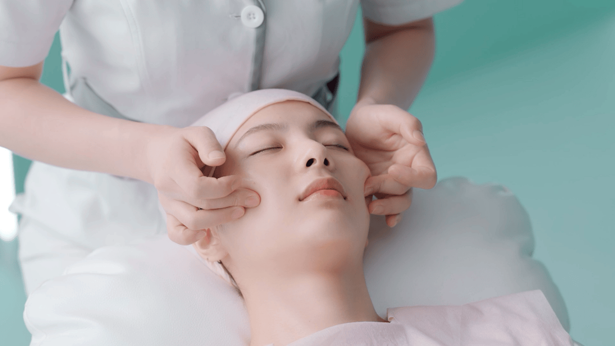 告别秋冬干燥,樊文花精萃保湿系列开启保湿新维度(图2) 告别秋冬干燥,樊文花精萃保湿系列开启保湿新维度(图2)