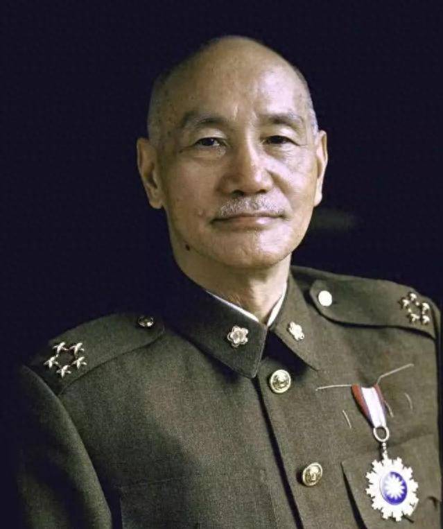 1947年,蒋介石调任卫立煌去东北,为什么他不愿意去?原因有两个_搜狐网