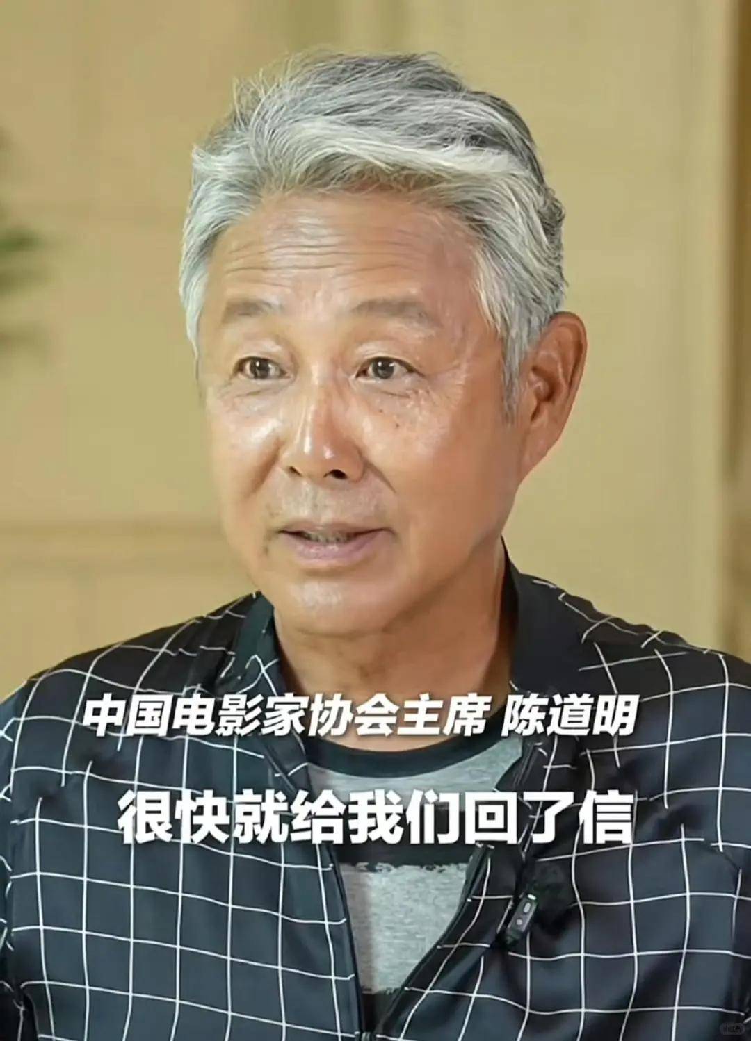 怒怼冯小刚,英皇老板站迎,王家卫这次踢到铁板了