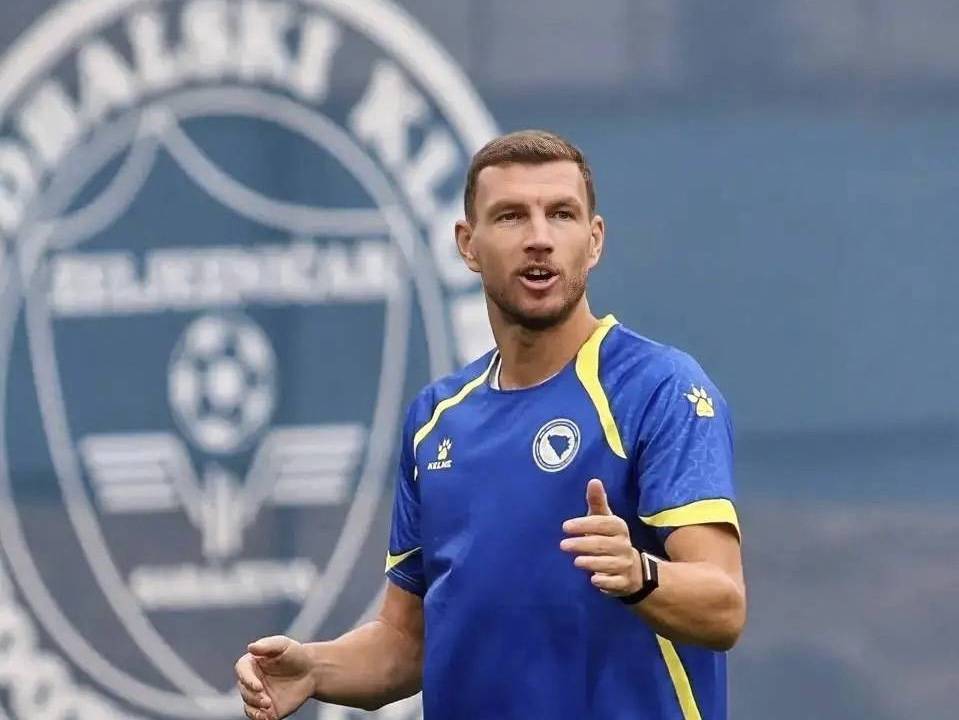 意甲媒体透露:米兰中锋位置引援正在升温,伊卡尔迪和哲科都是备选方案