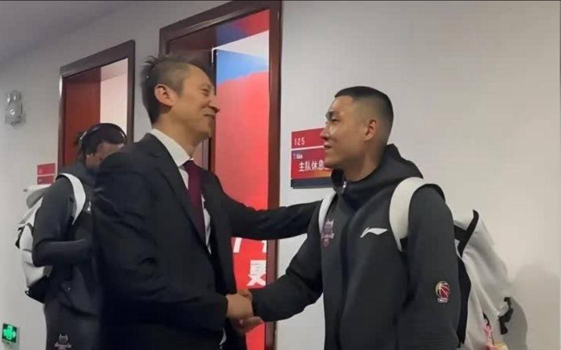 宫鲁鸣对NCAA留洋球员仍存偏见，女篮能否寄望李缘挑起大梁？