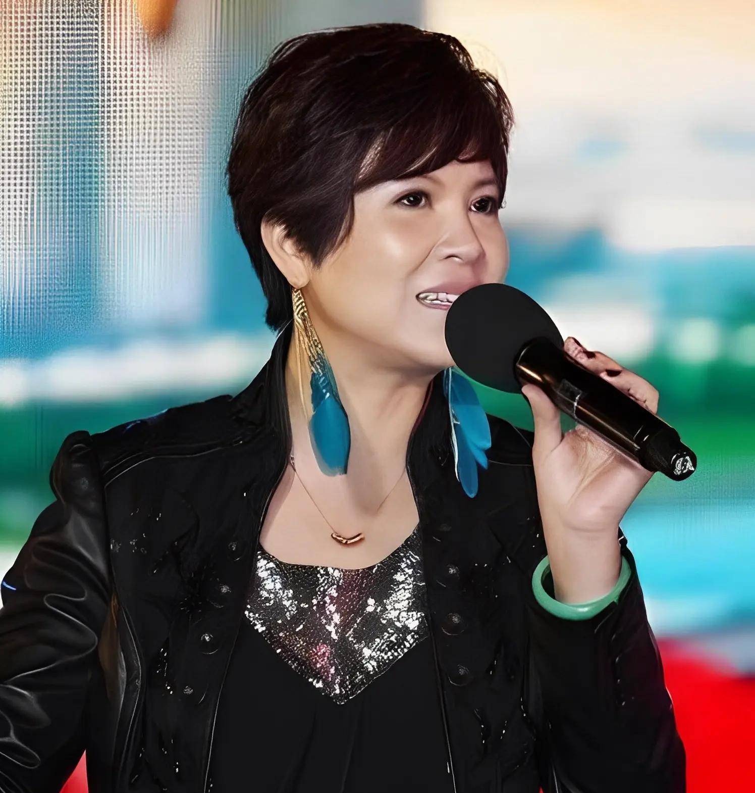 59岁杭天琪儿女双全,和小13岁丈夫很甜蜜,女儿颜值惊为天人