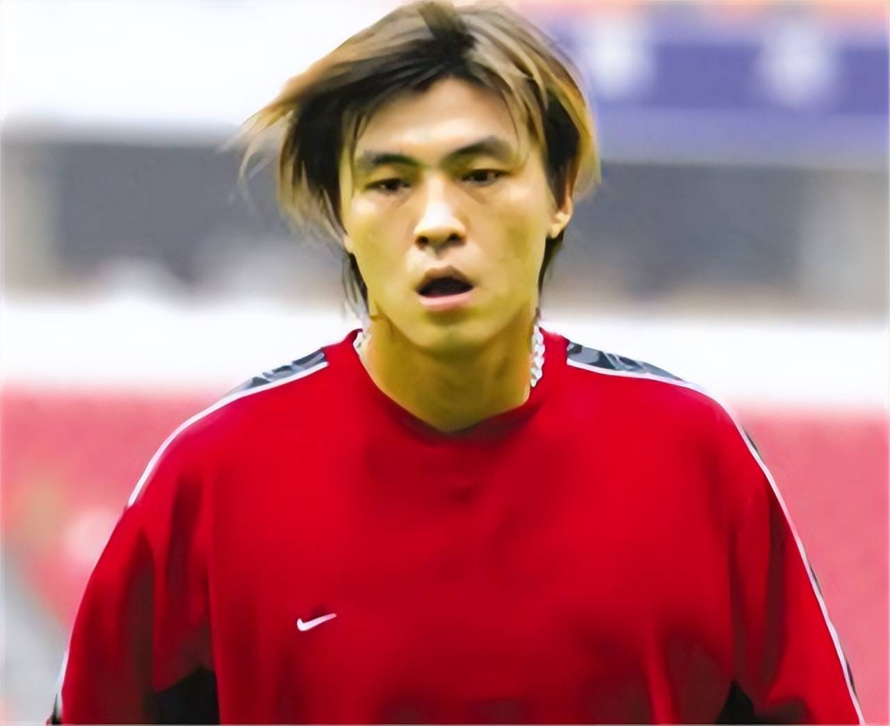 与空姐妻子离婚,独自抚养儿子,45岁仍单身