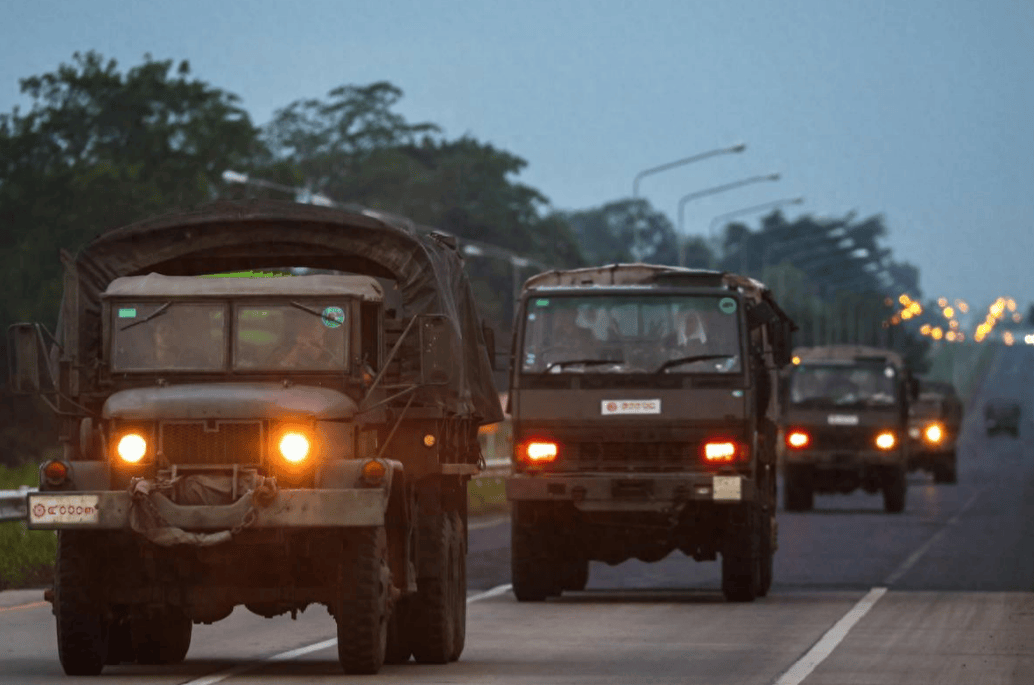 原创30万人逃离边境，柬埔寨请求停火，泰国却拒绝谈判，特朗普