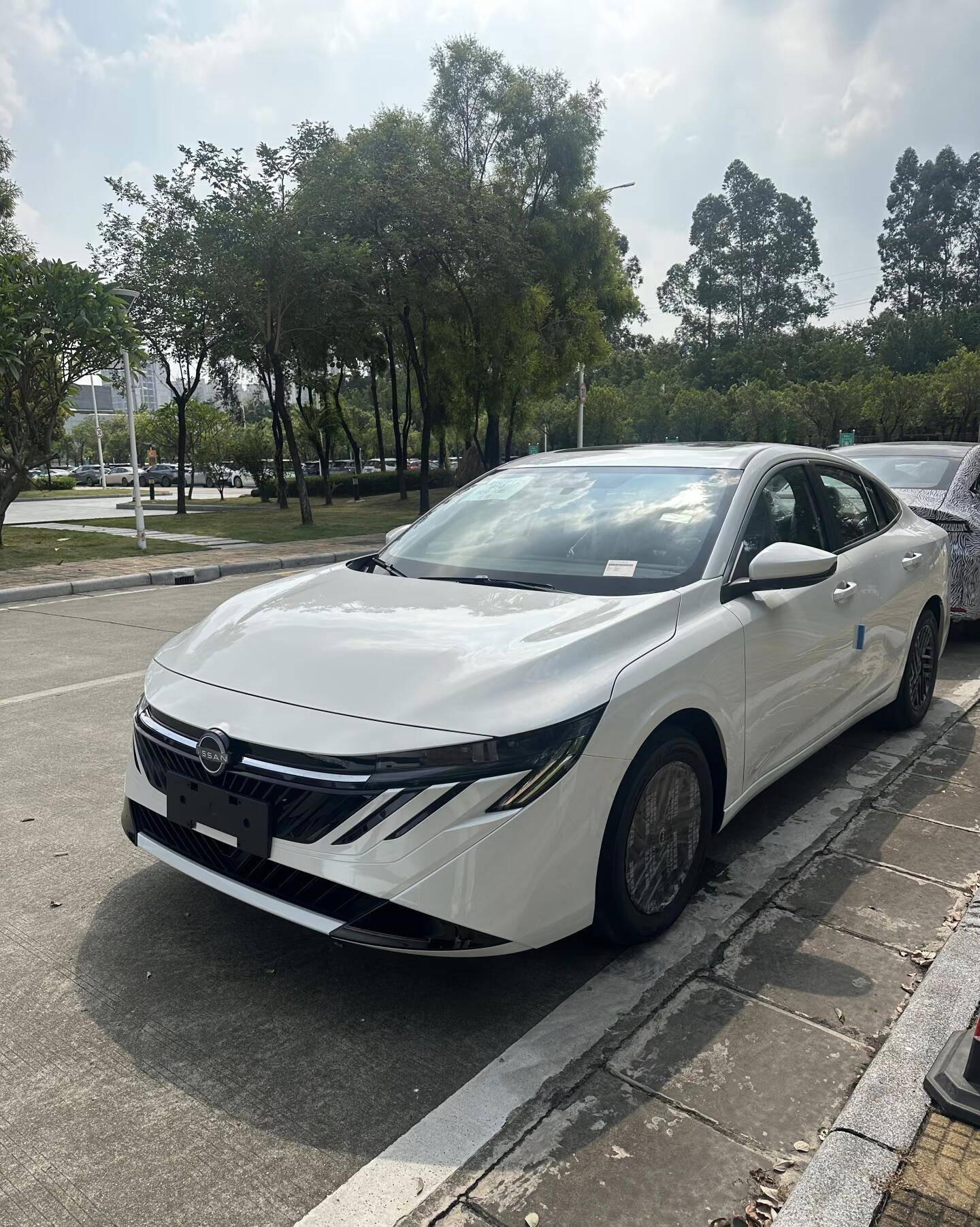 全新一代轩逸实拍撞脸标致+贯穿尾灯尺寸升级+双联屏?