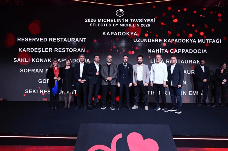 土耳其美食版图实现重大拓展 伊兹密尔新增 1 家米其林二星餐厅 3 家餐厅首次斩获米其林一星荣誉 3 位餐饮界人才荣获米其林特别奖项,以表彰其卓越造诣与不懈坚守 《米其林指南》欣然公布 2026 年度土耳其餐厅入选名单。本年度共有 54 家新晋餐厅入围,其中包括 Cappadocia(卡帕多奇亚)地区的首批上榜餐厅。该地区深厚的传统底蕴、热忱的待客之道以及独特的风土特质,给米其林评审员留下(图2) 2026年土耳其米其林指南餐厅榜单揭晓(图2)