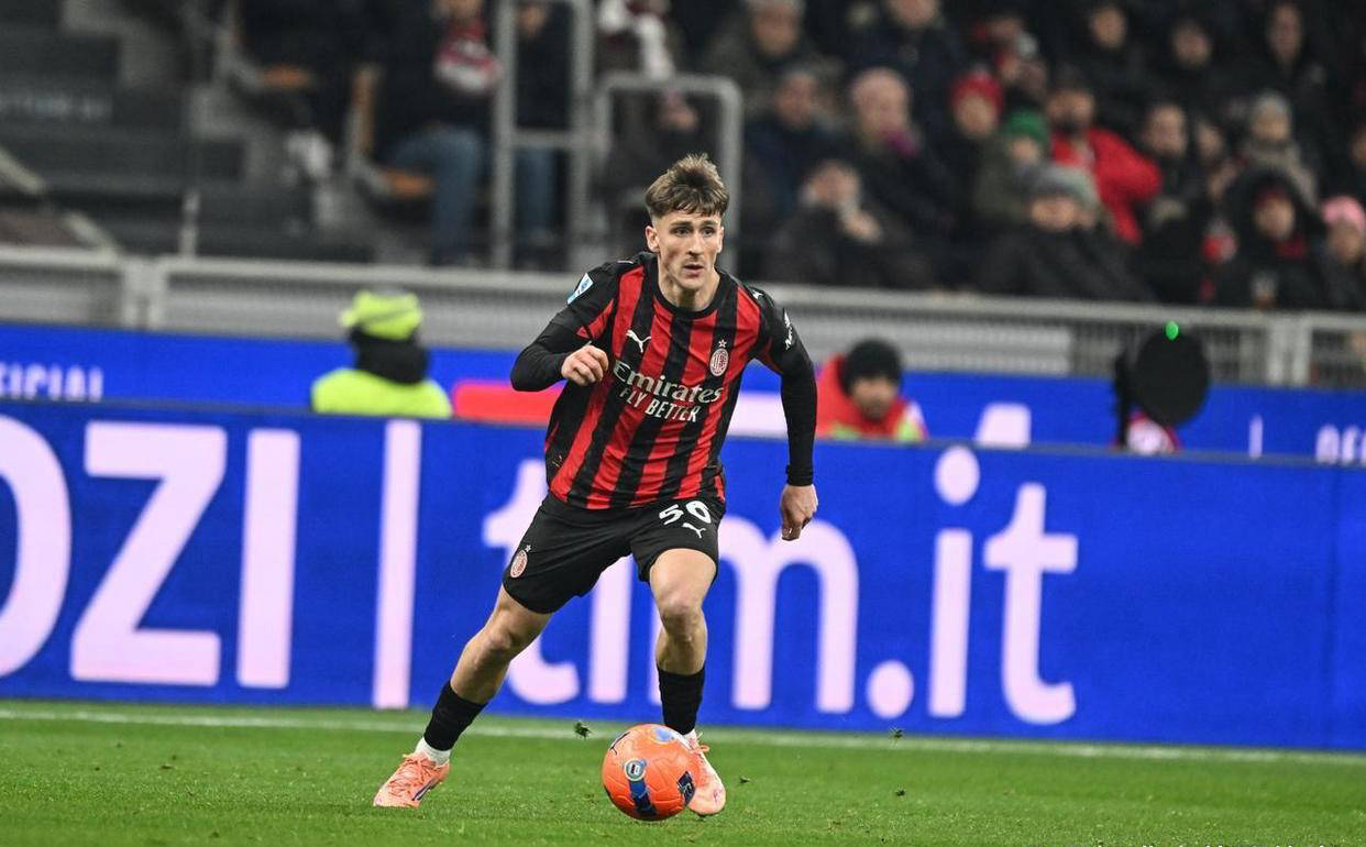 AC米兰提前续约萨勒马克尔斯至2031年，迈尼昂续约问题日益紧迫