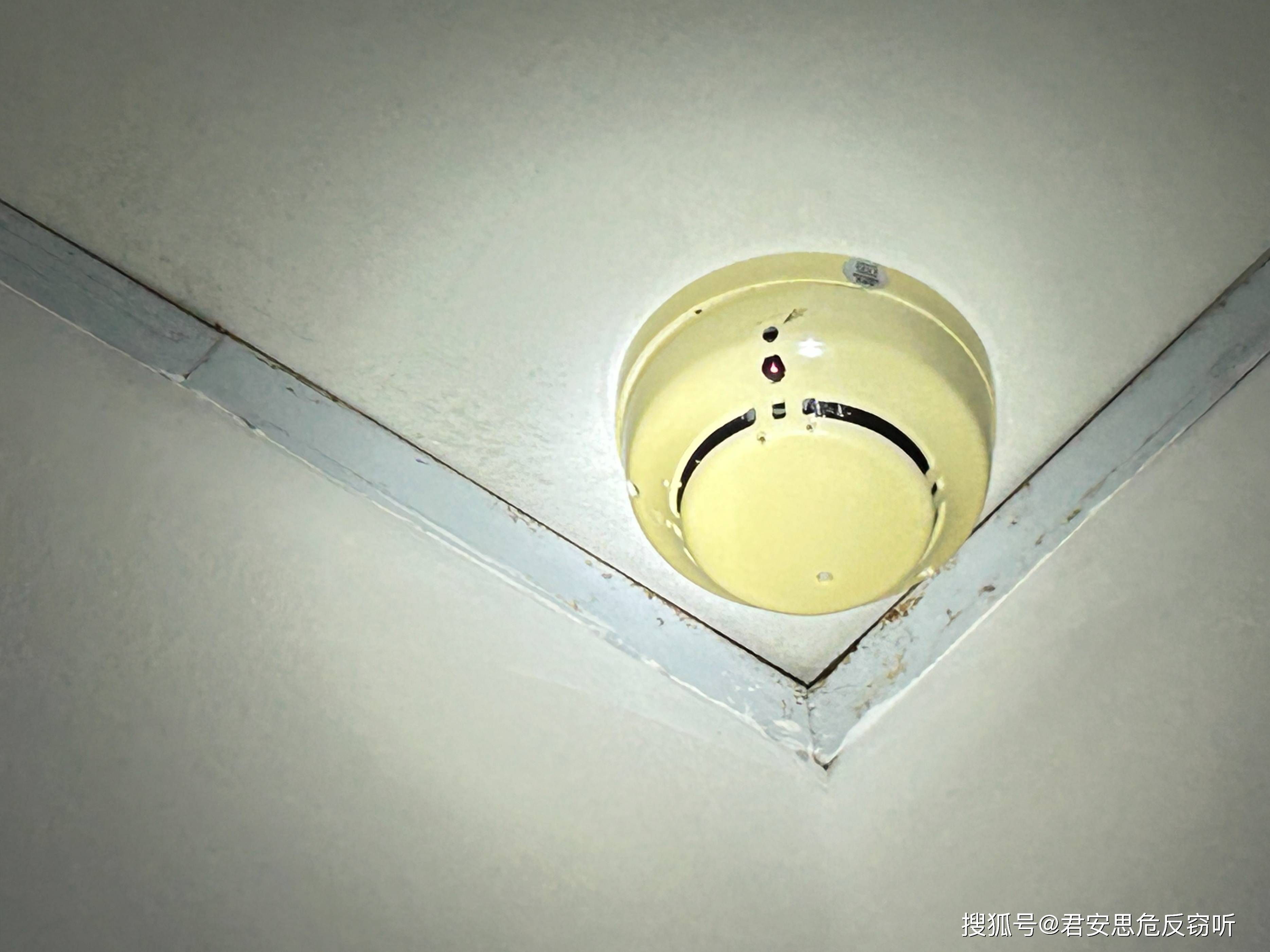 揭秘微型监听器:如何在隐私泄露前找到它们?