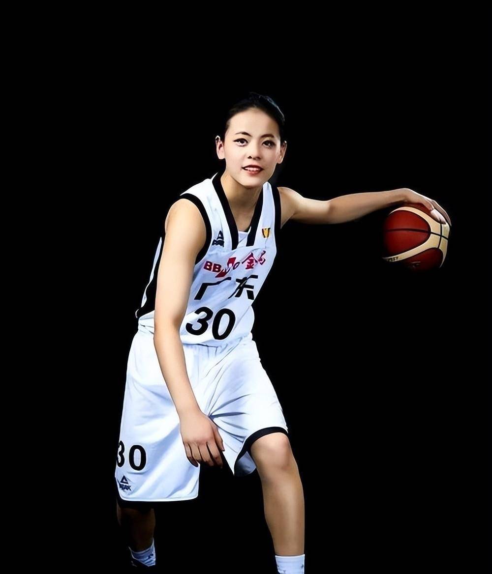 杨舒予_篮球场_姐姐