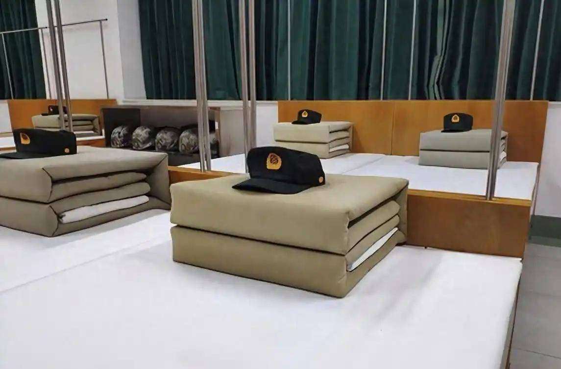 突发特讯!火箭军一等功营宿舍没有豆腐块,引发高度关注
