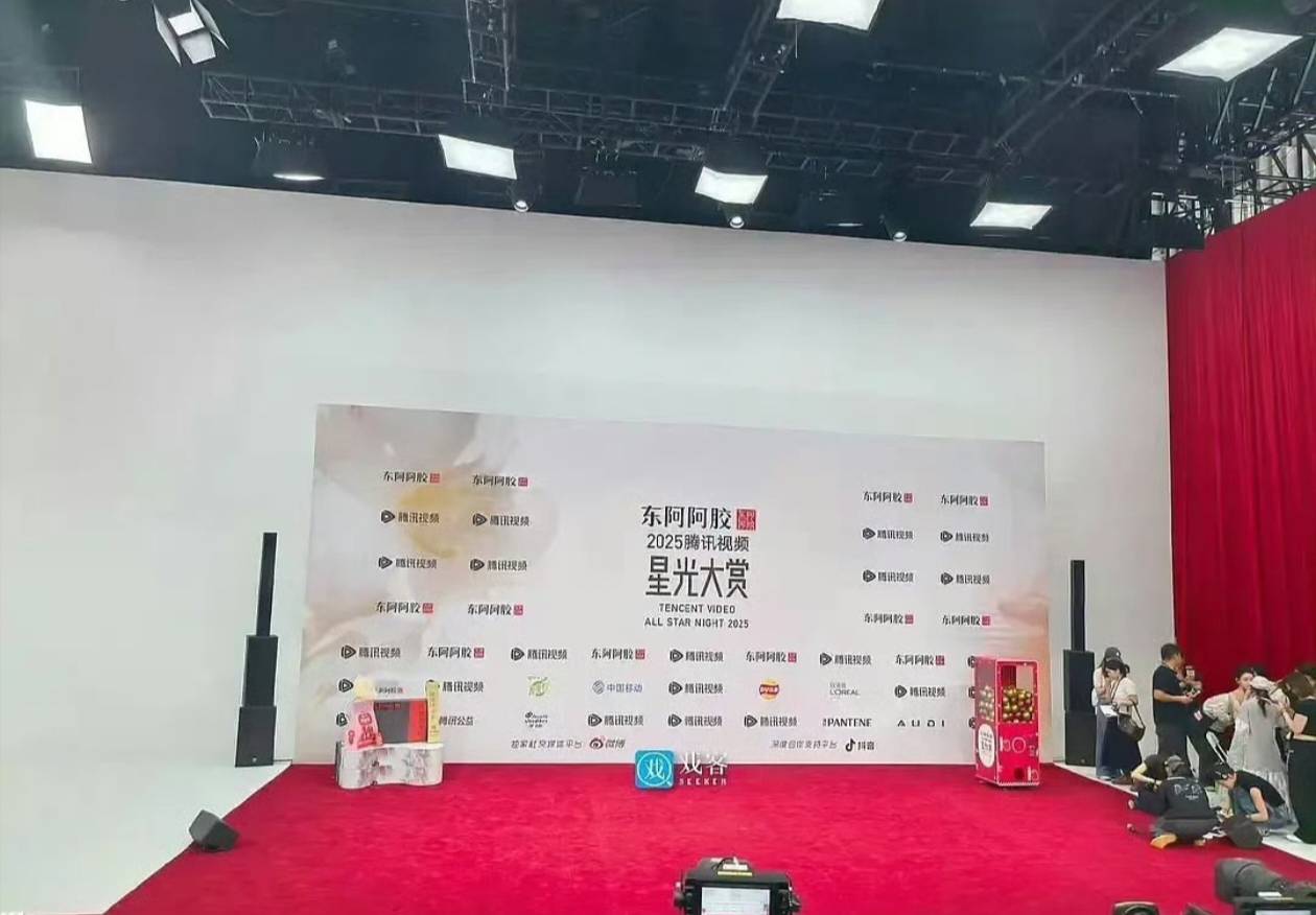 星光大赏红毯吐槽：预算缩水？布景简陋灯光乏味