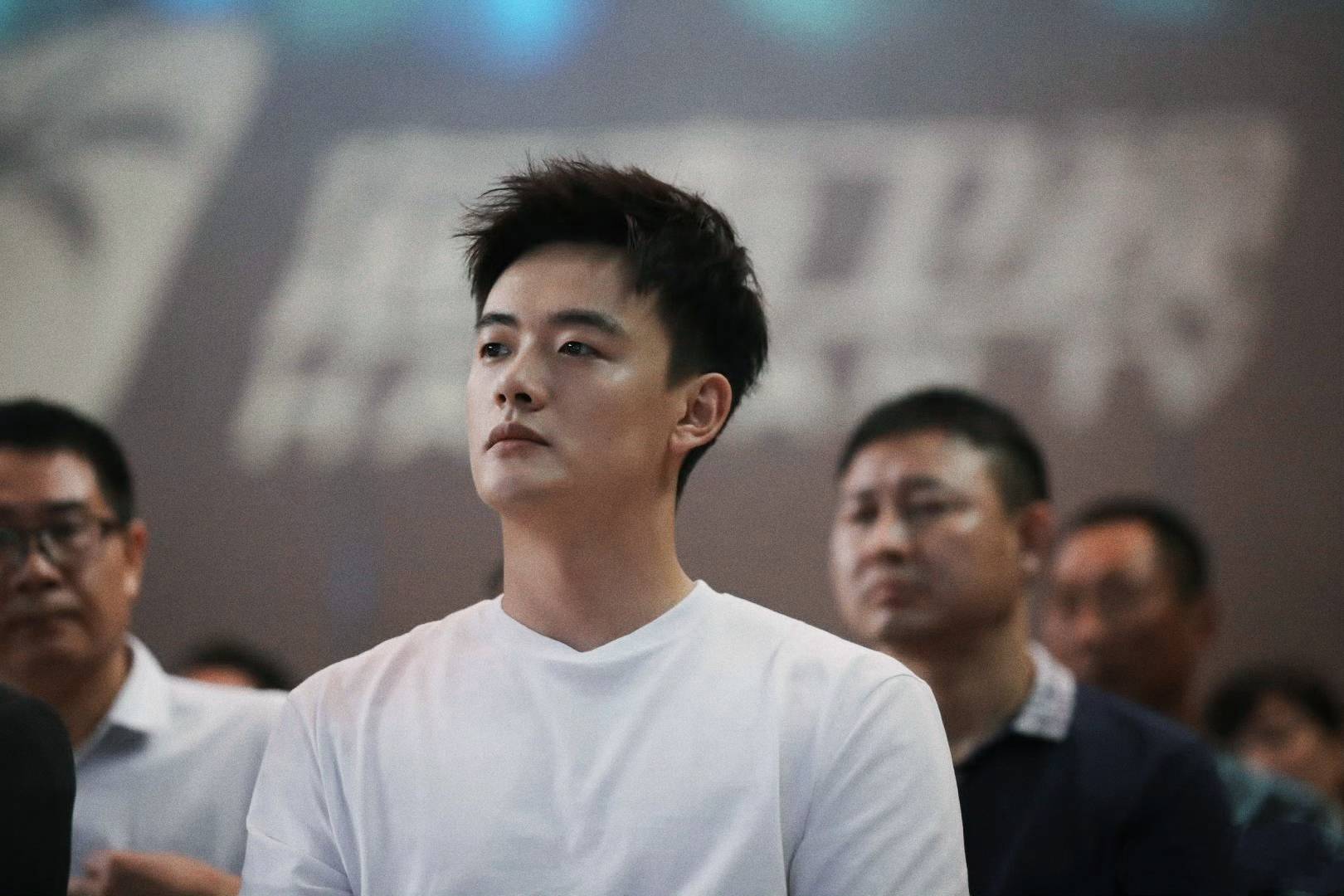 《老舅》尹智玄:演张秘书惹争议,曾凭田润生出圈,戏外原来那么帅