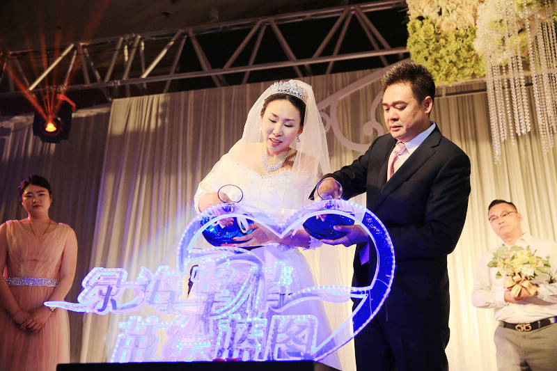 “篮球女神”苗立杰，退役嫁人又复出成主帅，穿搭随性老公是军官