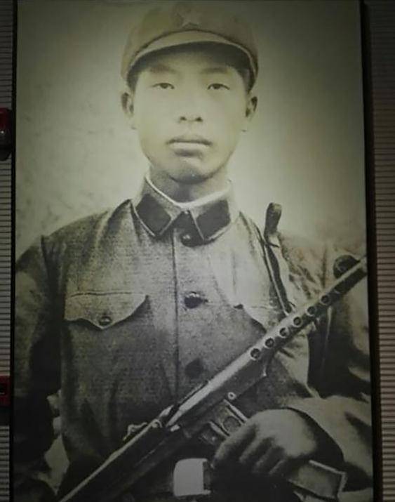 英雄王杰:为救战友飞身扑向炸药包,23岁牺牲,未婚妻咋样了?