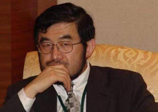 吴鹰:这位手压双马的中年男人,是当年小灵通手机的创始人