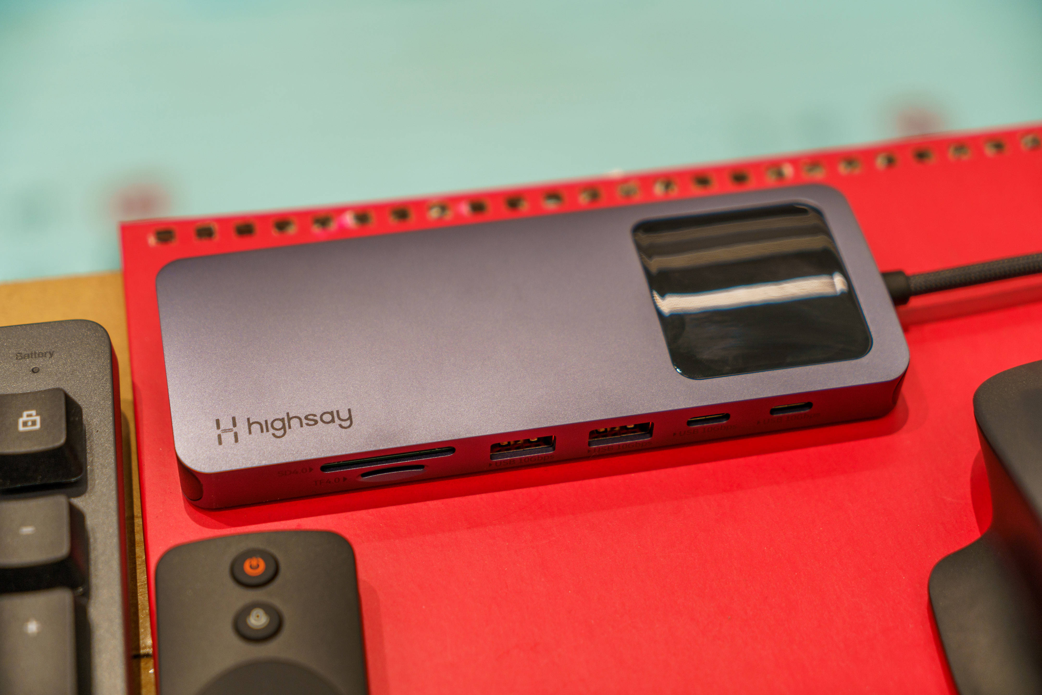 新品牌一上来就甩个“王炸”？海赛力HM11 Ultra智显双投屏扩展坞11合1体验分享