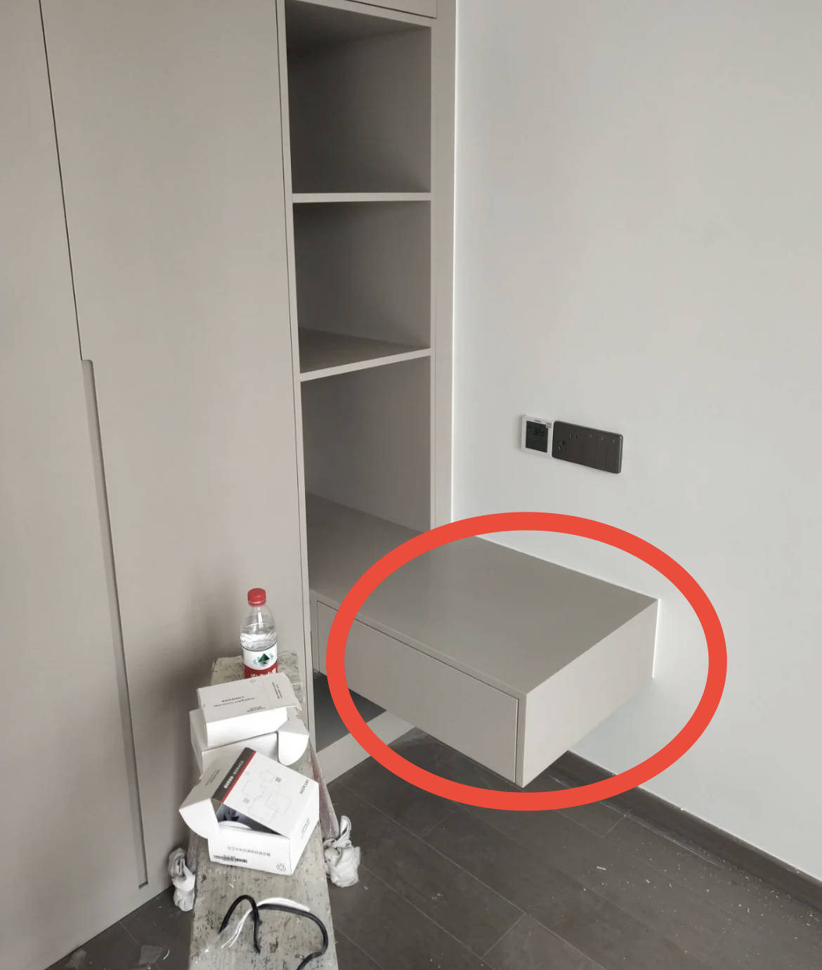部分人觉得柜子做到顶会营造出一种压抑之感