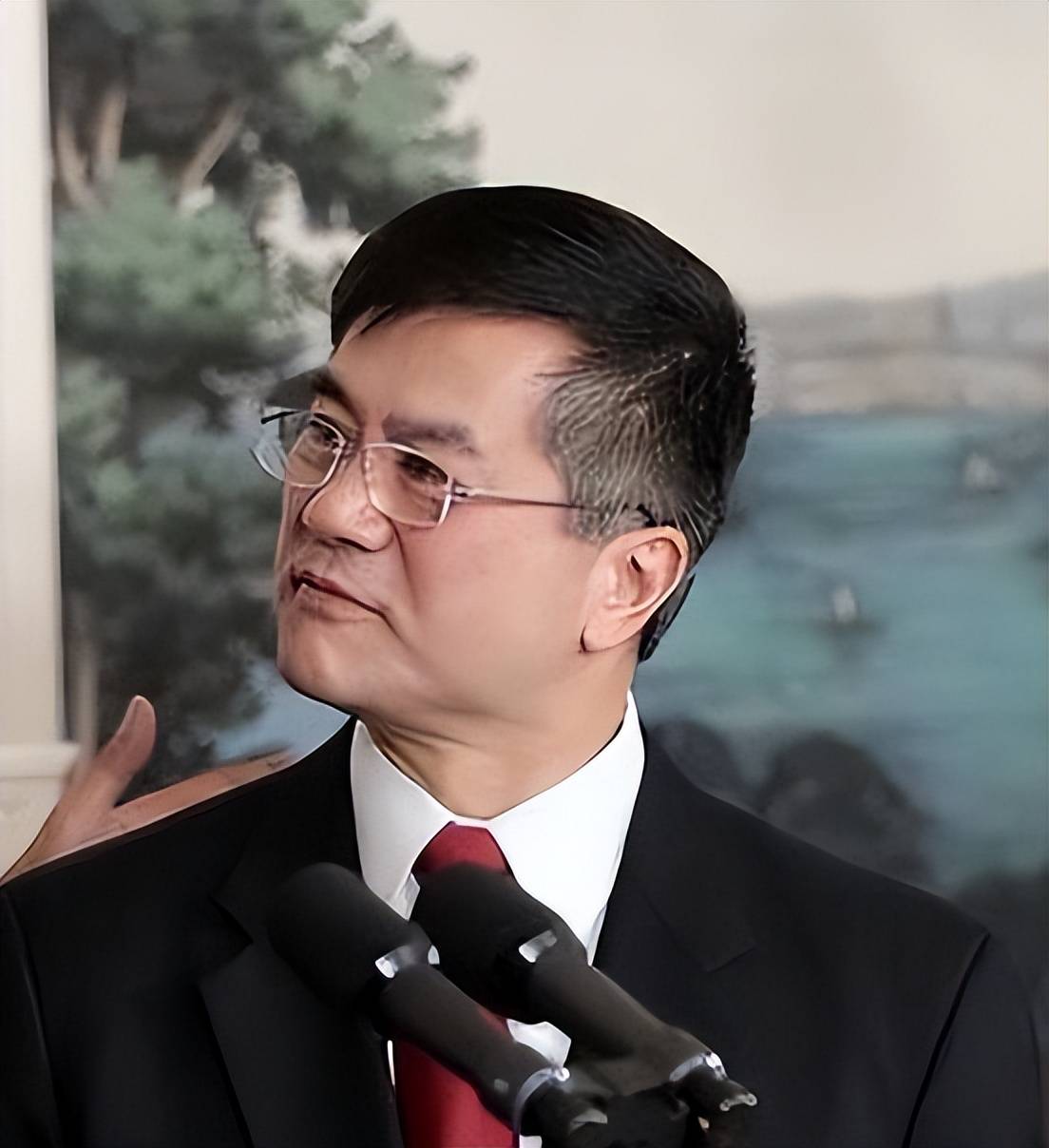 美国华裔部长骆家辉:在任时经常打压华为,退休后回到中国捞金