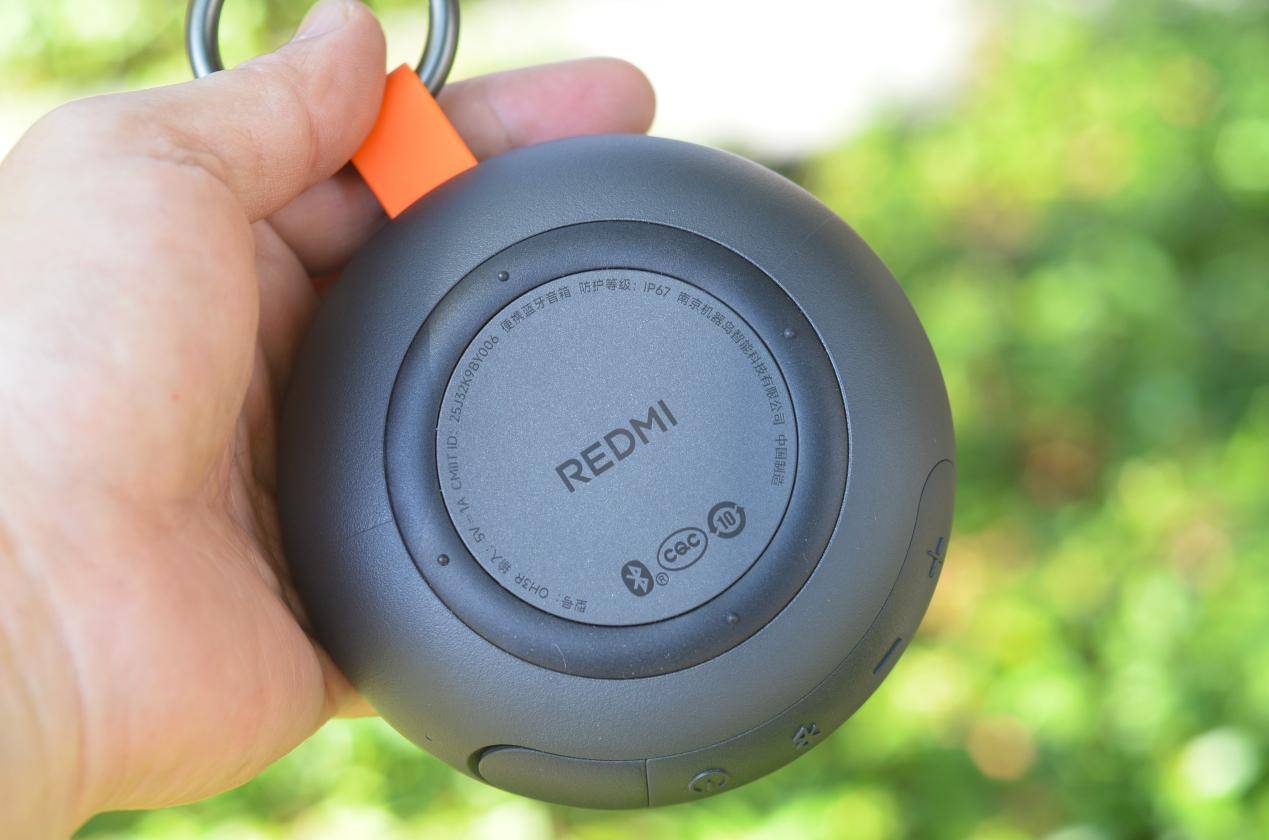 灵动黑橙撞色，可拆卸金属挂扣，新年就送这个REDMI 2蓝牙音箱