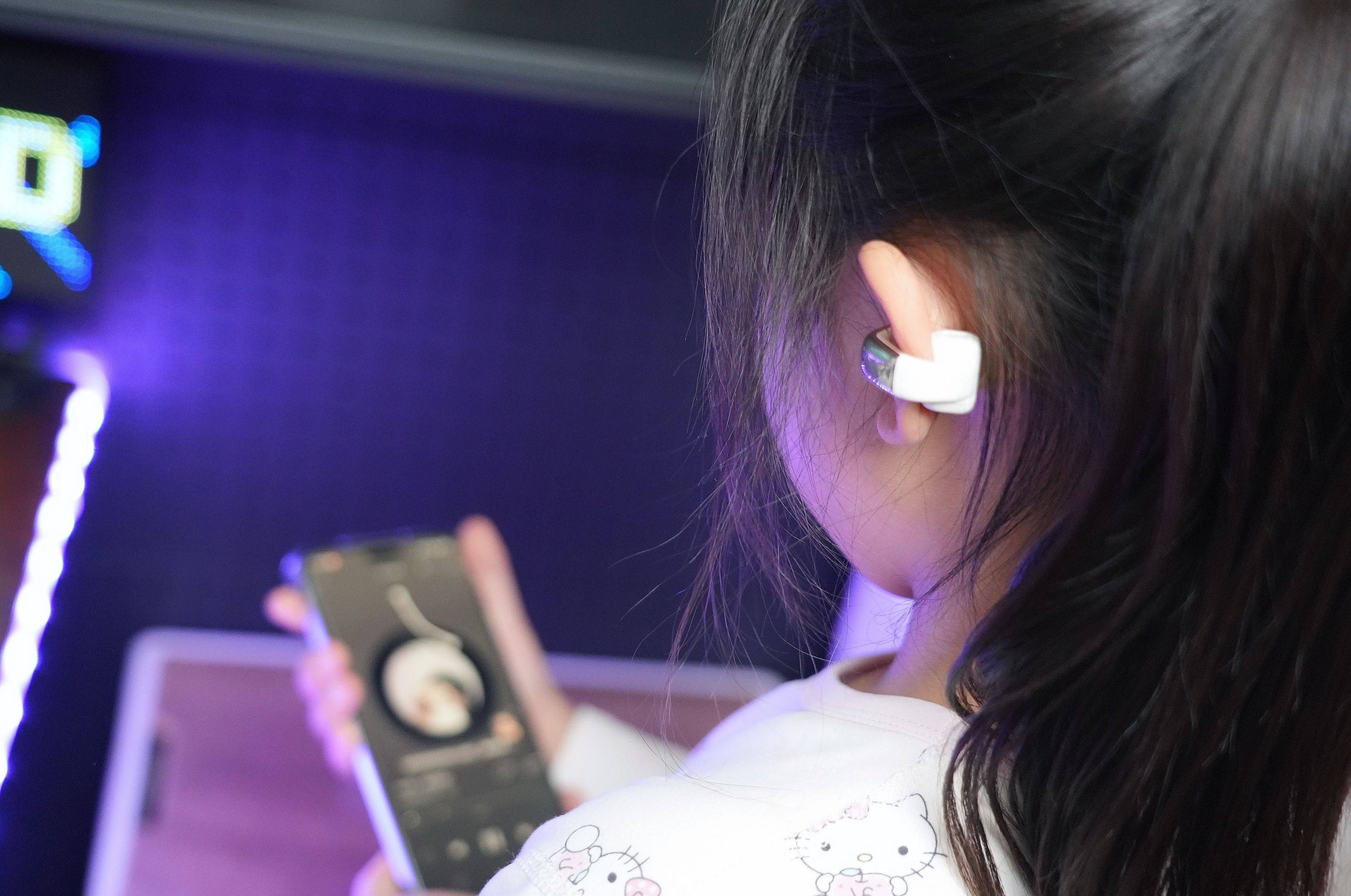 百元卷王实锤！西圣Plume耳夹耳机，性价比直接拉满