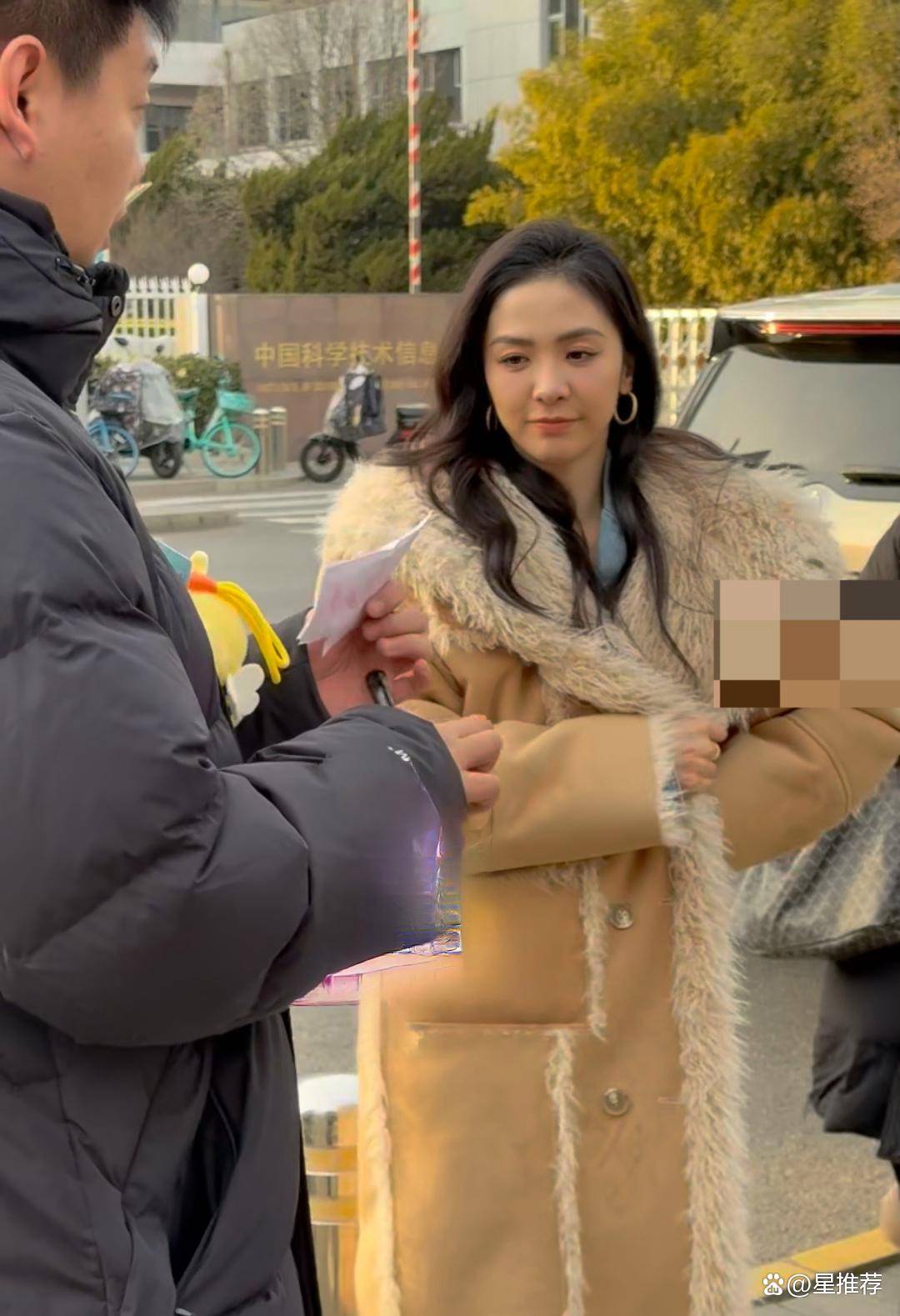 原创 央视马年春晚：周深沈腾陈楚生等艺人彩排路透了？封面图