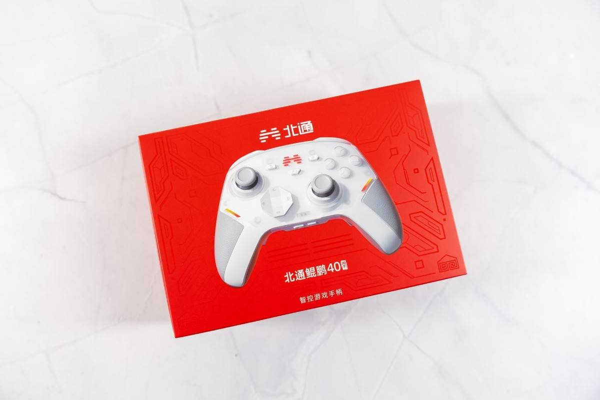 手感出色，AI加持功能更强，北通鲲鹏40御铠白游戏手柄体验