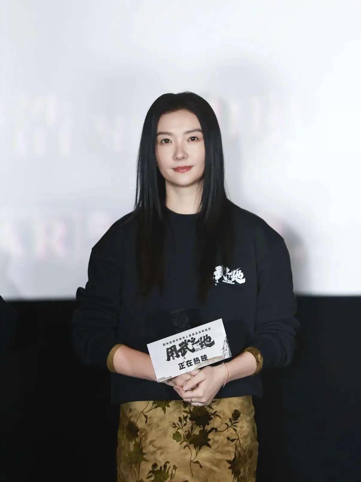 王传君老婆首晒二胎俩女儿玩耍温馨4岁大女儿身高优越