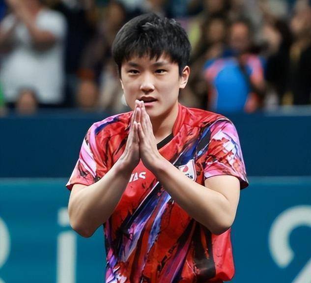 张本智和的父母张宇,张凌都曾是中国乒乓球运动员,母亲张凌甚至与传奇