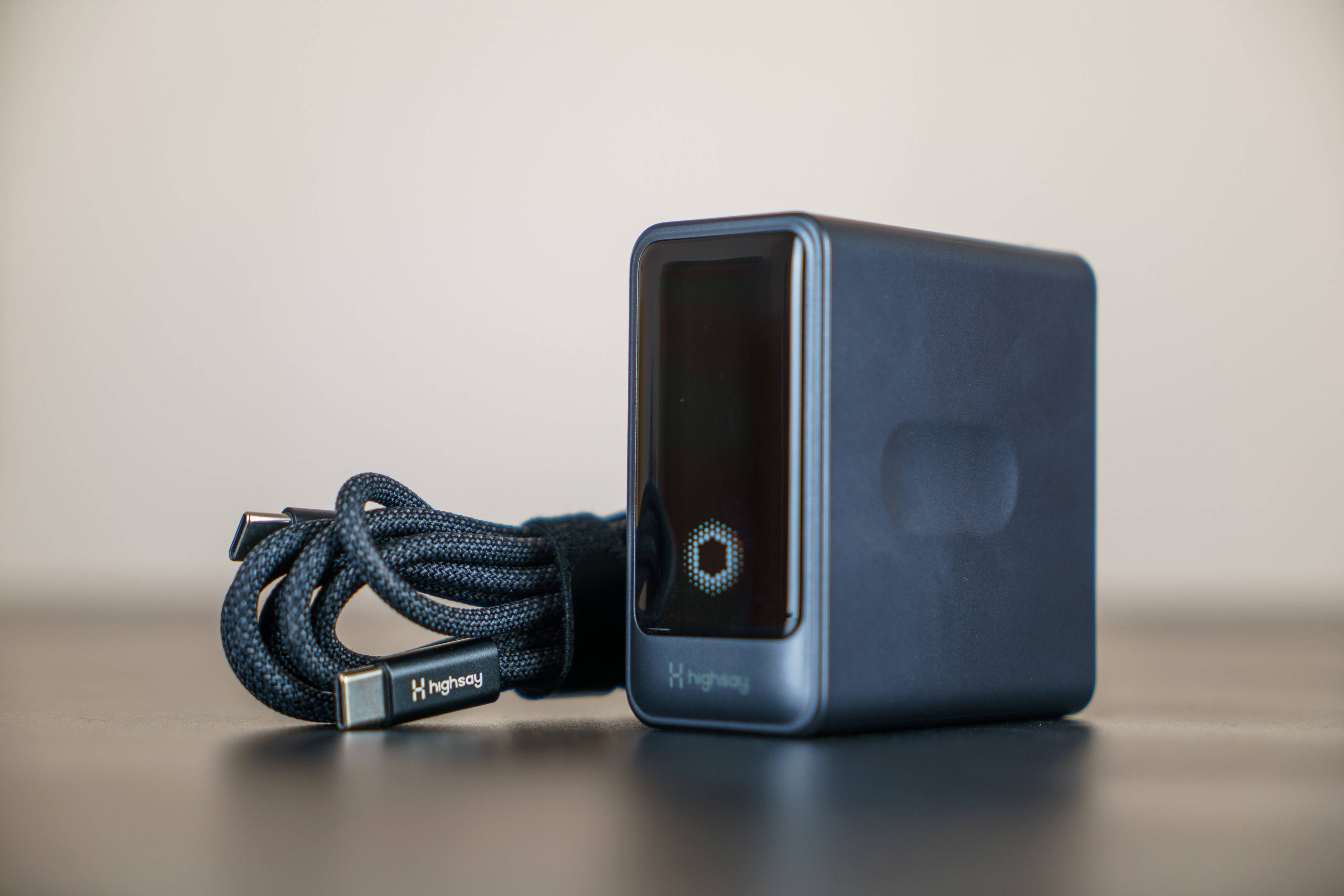 新品牌出的屏显氮化镓多口充电器值得买吗?海赛力C1 Pro体验分享