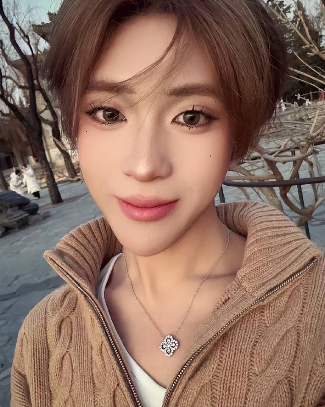 起床了小澈艾滋病最新进展 起床了小澈为什么扮女装?