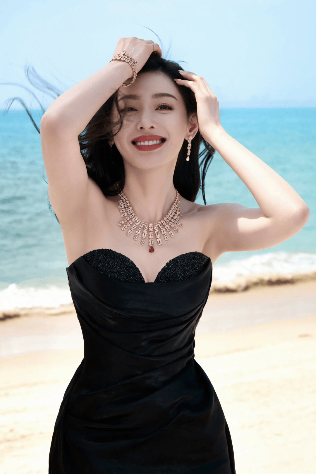 张天爱写真风情万种太妩媚！肤白貌美魔鬼身材性感火辣