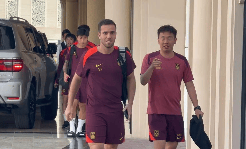 集训第一周，就有人走有人来，国足悄然变阵，邵佳一的思路藏不住了