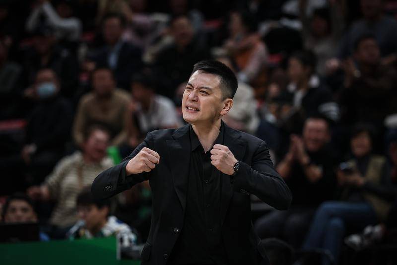 杨鸣：这么多年辽篮对赵继伟非常依赖 他在就有底气