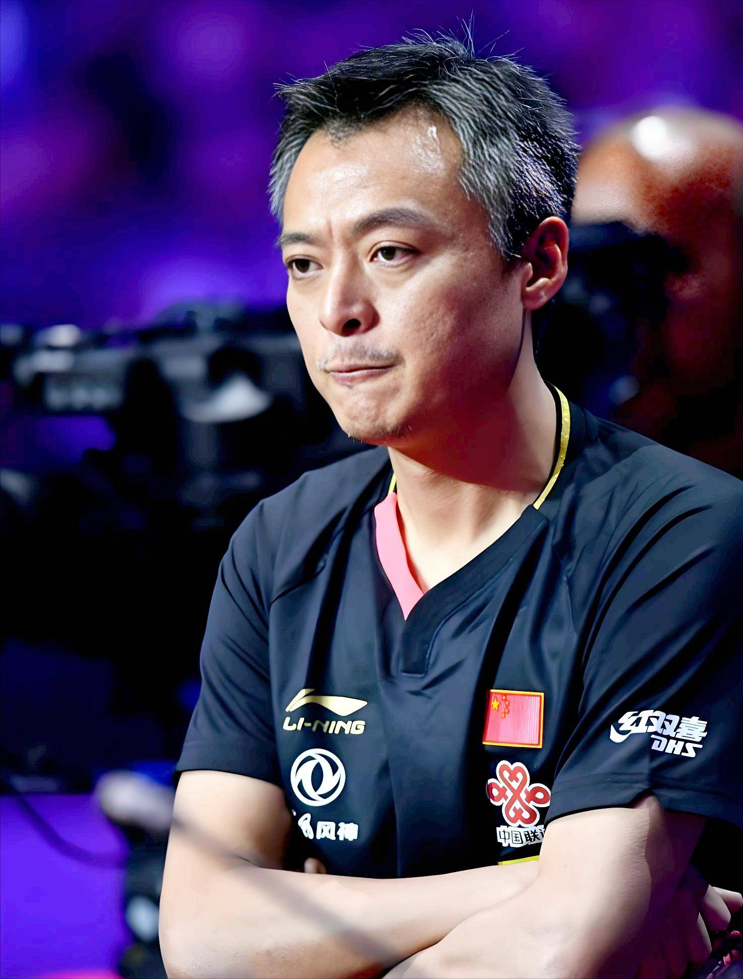 很多球迷在网上给国乒队支招:一是希望秦志戬做好樊振东的工作,加快他