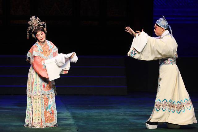 梁宗岱:因英雄救美,孕妻愤然离家30年,儿子长大后拒绝原谅他_搜狐网