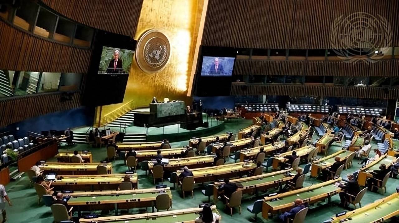 特朗普另组联合国，邀几十国入群；中国老将出山，一个时代已淘汰